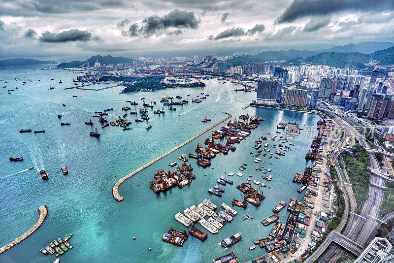 香港，香港- 19-04-2017:美丽的香港天际线与海景。